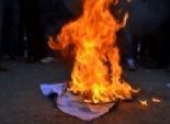 بالصور| حرق العلم الأمريكي بميدان الشهداء بالسويس احتجاجا على ضغوط الإبقاء على مرسي 