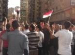  أهالي شبين القناطر يتظاهرون أمام منزل قيادية إخوانية 