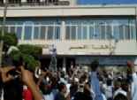  المئات يتظاهرون لإقالة رئيس مركز ومدينة القرنة بالأقصر بسبب 