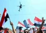 الطائرات العسكرية والشرطية تلهب حماس عشرات الآلاف من المتظاهرين في محيط 