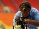 بالصور| مشجع يصنع دمية للعداء العالمي يوسين بولت قبل انطلاق بطولة العالم في روسيا