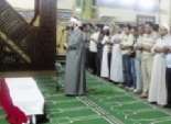 مدير أمن الدقهلية يتقدم جنازة شهيد الشرطة في سيناء و غياب المحافظ بسبب تغيير الحكومة