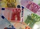 توقعات عالمية بانهيار الاقتصاد الأوروبي وتخطي الدولار سعر اليورو