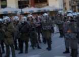 الشرطة اليونانية تقتحم مبنى الإذاعة والتليفزيون.. ودعوات لتظاهرات جديدة