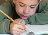 دراسة: الصغار يواجهون صعوبة الإمساك بالقلم في ظل عالم التكنولوجيا الحديثة
