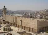 إسرائيل تقرر إغلاق الحرم الإبراهيمي الجمعة القادم بسبب 
