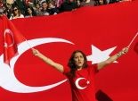 رويترز : الفساد فى تركيا يدفع الليرة التركية لمزيد من الانخفاض امام الدولار