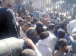 عربجي يفتح أنبوبة غاز على المواطنين ويهددهم أثناء توزيع البوتاجاز بأسيوط