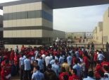 عمال عمر افندي يتظاهرون أمام الوزراء لتنفيذ مطالبهم 
