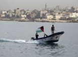  الزوارق الحربية الإسرائيلية تستهدف مراكب الصيادين الفسطينيين غربي غزة