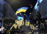 أوكرانيا: حاجز من الإطارات المشتعلة يفصل بين المتظاهرين والشرطة