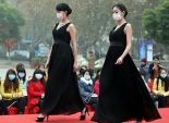 بالصور| عارضات أزياء بالصين يرتدين 