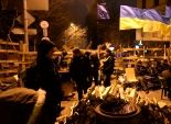 المتظاهرون في ميدان الاستقلال بكييف يعاودون إقامة المتاريس حول الميدان