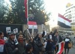 بالصور| المصريون في فرنسا يرفعون صور السيسي أمام السفارة التركية للتنديد بمواقف أردوغان