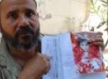 خالد حمل صورة ابنته ضحية الإهمال الطبى واشترط: محاكمة الأطباء وضم ابنتى للشهداء