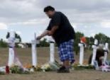 بالصور: العشرات يؤدون مراسم عزاء ضحايا مذبحة كولورادو