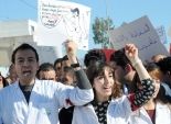  اشتباكات بين مواطنين وأطباء تظاهروا للتضامن مع زميلتهم المحبوسة بسبب 