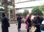  مشادات بين الصحفيين ونقيب شرطة لرفضه دخولهم إحدى لجان مصر الجديدة 