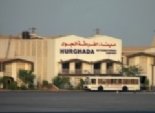 مطار الغردقة يختم الجوازات بشعار قناة السويس الجديدة