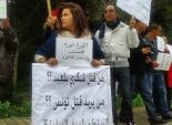 نشطاء تونسيون يحتجون أمام الفندق المقام به اجتماع التنظيم الدولي للإخوان
