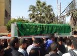 تشييع جنازة طالب الأزهر بعد وفاته خلال مظاهرة في المنصورة