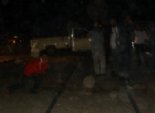  عمال وأصحاب مصانع الطوب في البدرشين يقطعون سكة حديد 