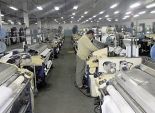 عمال المصانع: عجلة الإنتاج «بتصحى بدرى»