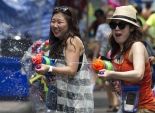  رغم الاضطرابات السياسية.. التايلنديون يحتفلون بعيد الماء 