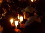 بالصور| وقفة بالشموع لأسر ضحايا العبارة الكورية الغارقة