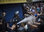 الشرطة البرازيلية تستخدم الغاز المسيل للدموع لتفريق متظاهرين قرب 
