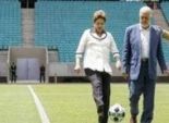 رئيسة البرازيل تستعرض مهاراتها في كرة القدم على أحد ملاعب المونديال
