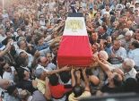  تشييع جثمان الشهيد محمد درويش لمدافن الأسرة بالناصرية في حضور أسرته 