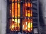  شاب يحاول حرق منزل الأسرة لرفض والده السماح له بالذهاب إلى 