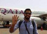 بالصور| نشطاء يتداولون صورة عبد الرحمن عز بعد هروبه إلى قطر وهو يشير برابعة