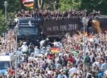 بالصور| الألاف يحتشدون في شوارع برلين لاستقبال فريق 