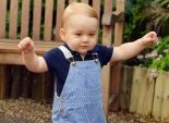 بالصور| على خطى والده وعمه.. الأمير جورج يمشي بمفرده قبل عيد ميلاده الأول
