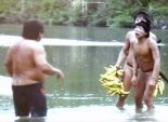 بالصور والفيديو| للمرة الأولى.. هنود حمر يستكشفون العالم الخارجي على ضفاف نهر بالبرازيل