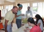  خالد آرجنش وزوجته يصوتان في انتخابات الرئاسة التركية