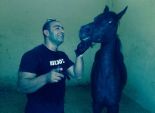 أحمد السقا ينشر صورة جديدة مع حصانه الخاص 