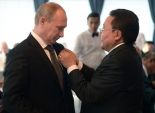 بالصور| رئيس منغوليا يمنح بوتين قلادة الانتصار على اليابان في 