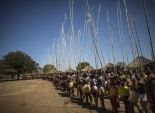 بالصور| إفريقيات يرقصن عاريات الصدر لحل مشكلة 