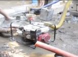 بالفيديو| شفط المياه من مستشفى بولاق الدكرور بعد أن أغرقته 