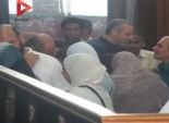 بالفيديو| المحكمة تسمح لأبناء وأقارب صفوت حجازي ومحمد البلتاجي بزيارتهما