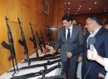 كبار عائلات الصعيد بالإسكندرية يسلمون 25 قطعة سلاح غير مرخص