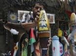 شاب فلسطيني يحول القذائف الإسرائيلية إلى مزهريات