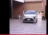 بالفيديو| سيارة تدهس طفلة سعودية وتخرج سالمة