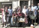فرقة فنية تشارك فى تنظيف الإسكندرية