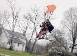 بالصور| عجوز أمريكية تقفز بالـ