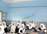«أمين معمل» يغلق بوابة مدرسة فى بنها بالجنازير ويمنع دخول الطالبات