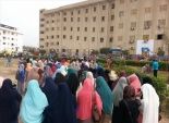 طلاب جامعة الفيوم يتظاهرون ضد أحكام البراءة بحق رموز نظام مبارك 